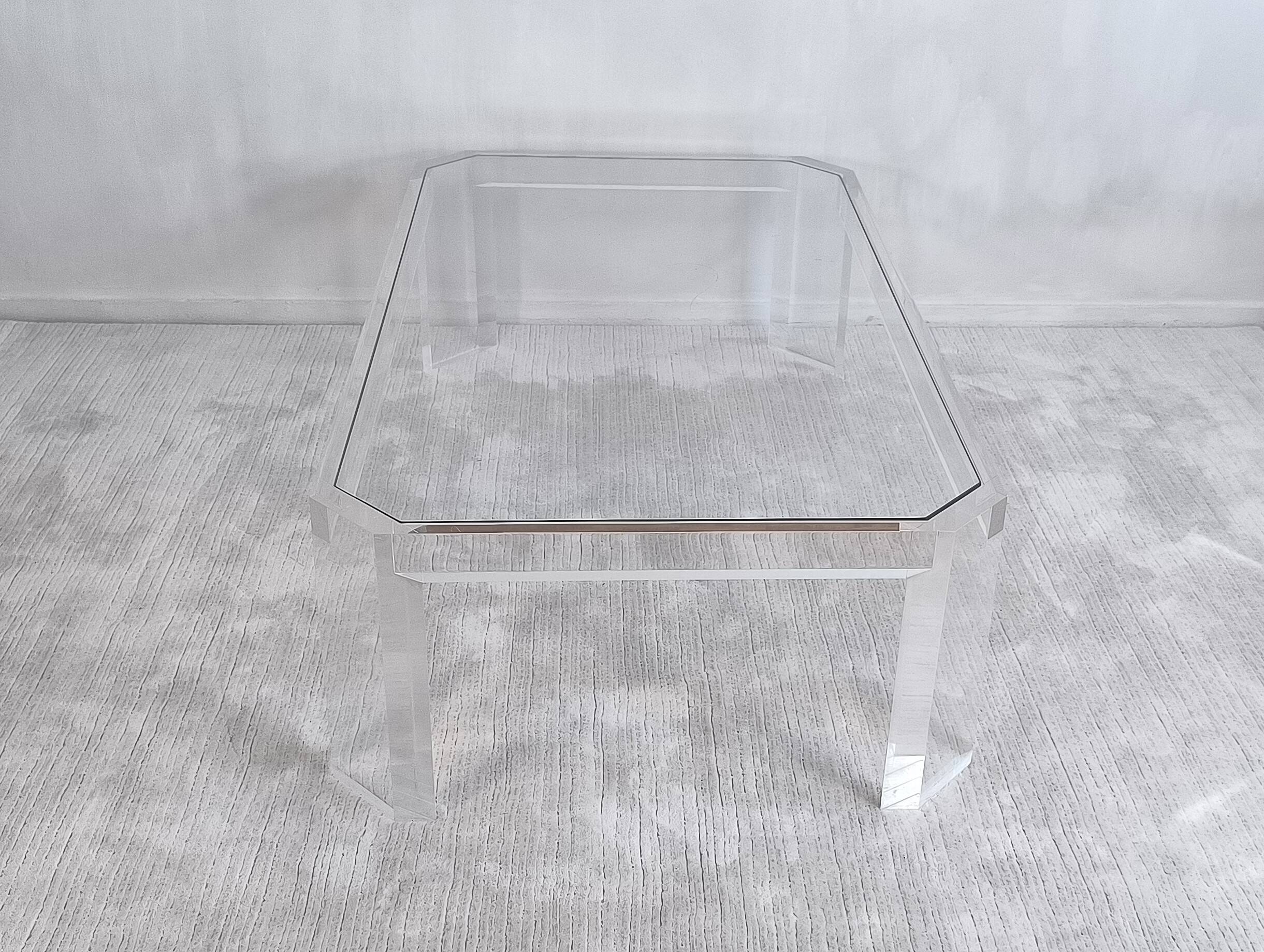 Superb coffee table in Altuglas and glass – signed by Marc Micoud, circa 1970.