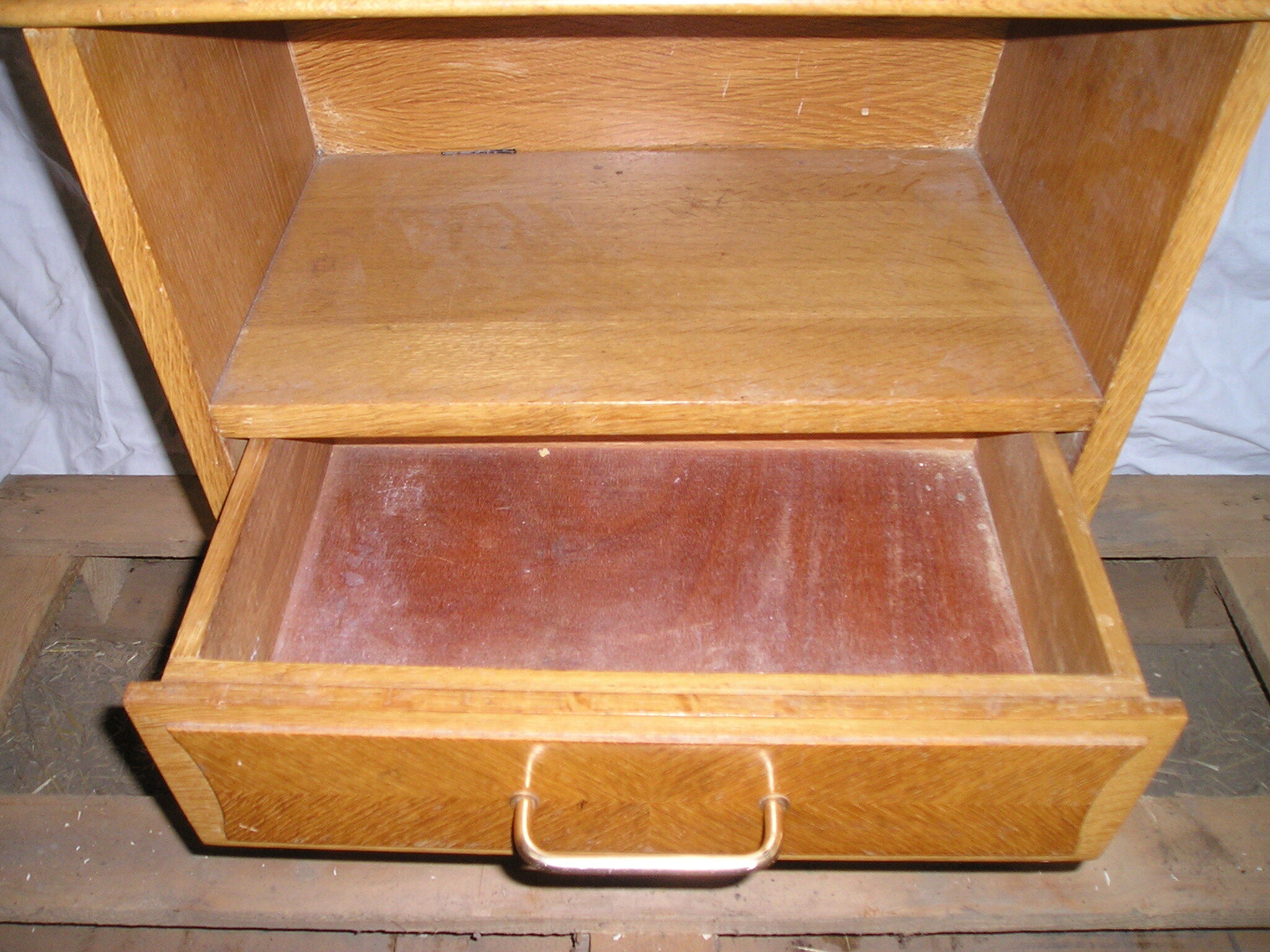 Bedside with 1 drawer and compass feet