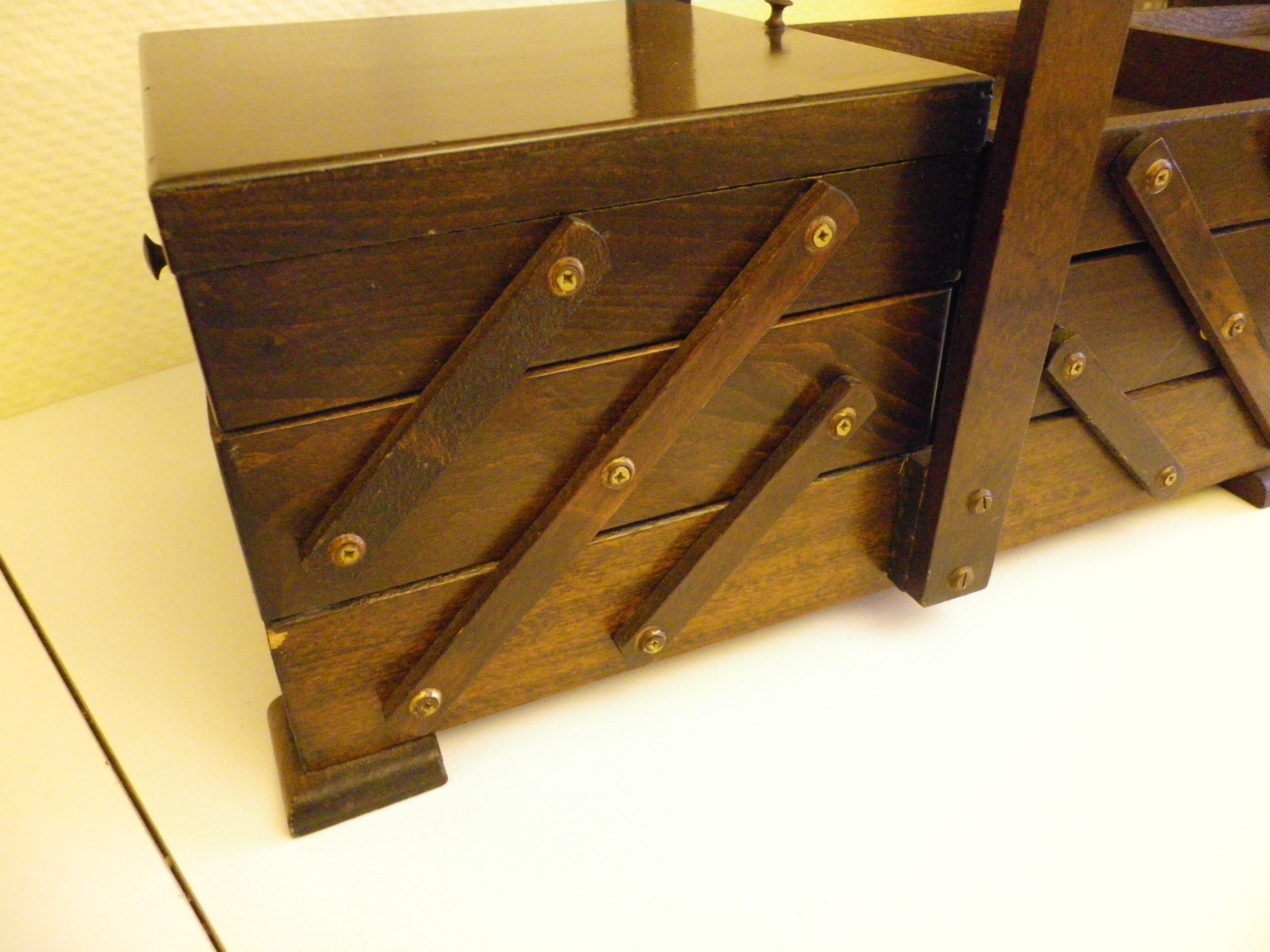 Wooden sewing box to lay from the 1960s/70s