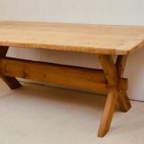 Table en pin de pays