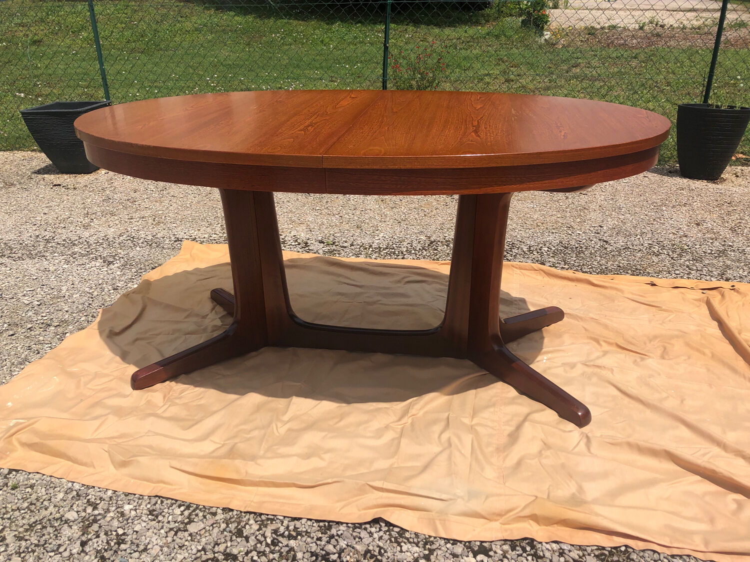 Table and chairs set