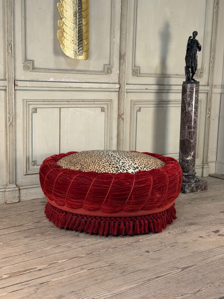 Large velvet pouf with trimmings, around 1880