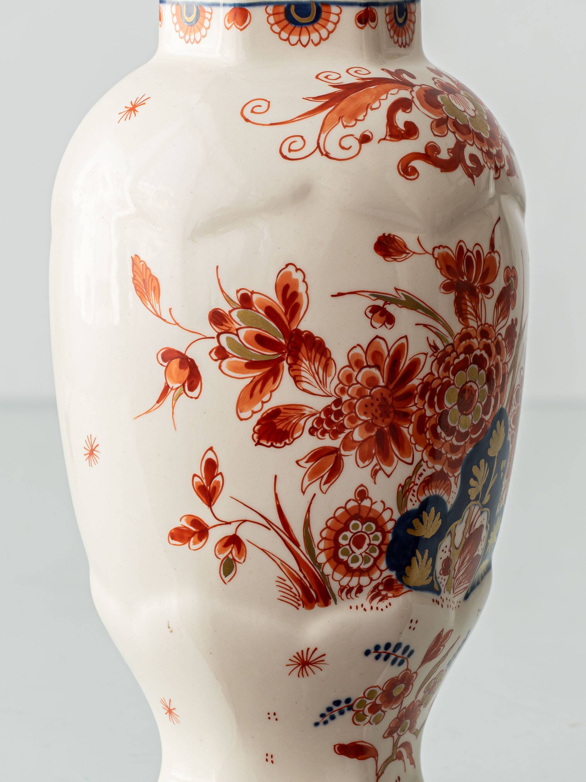 Pair of "Pijnacker" Imari Style Table Lamps from Royal Delft, Hand-Painted with Silk Shades