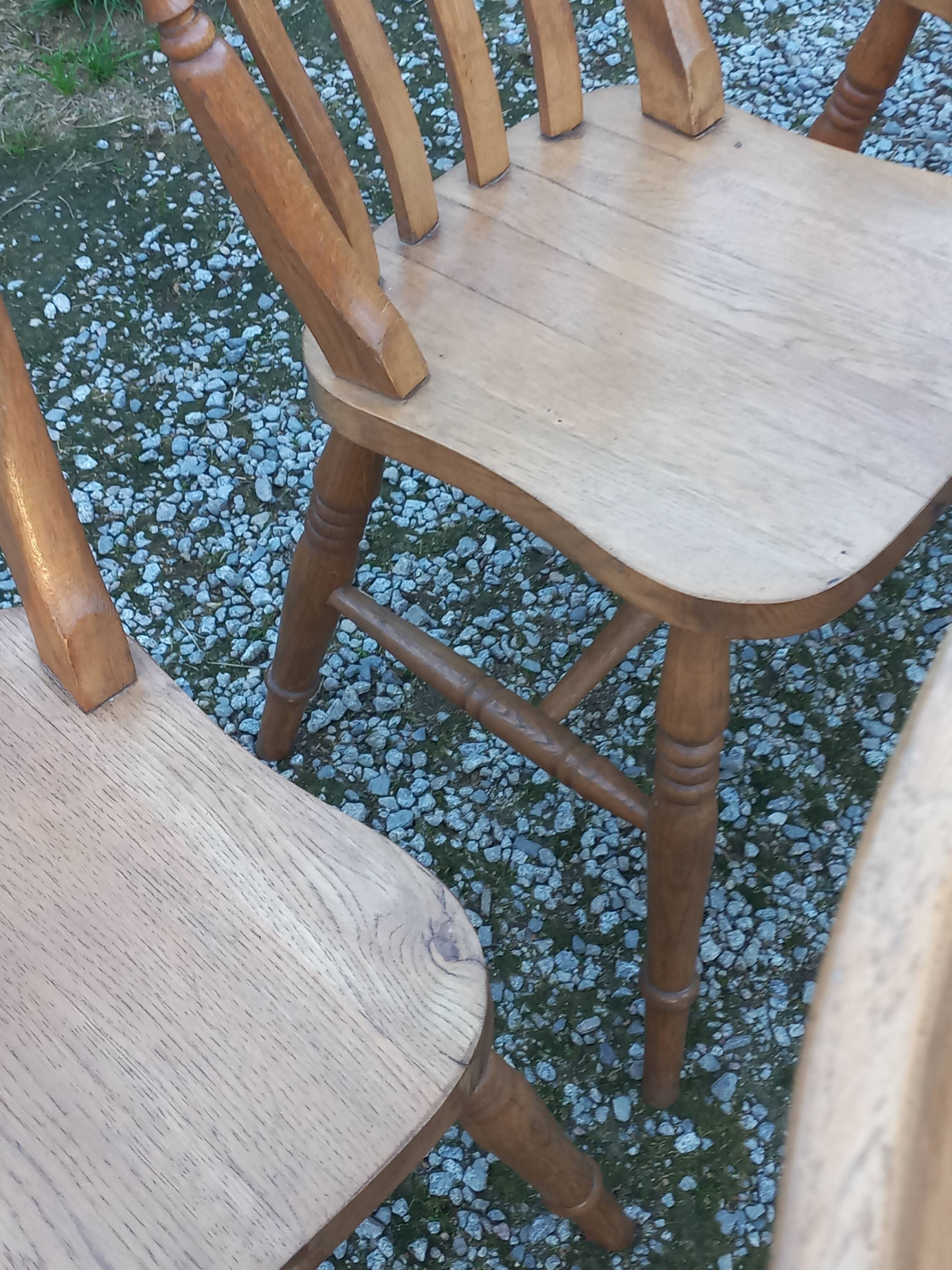 Set de 4 chaises et 1 fauteuil style montagne en chêne