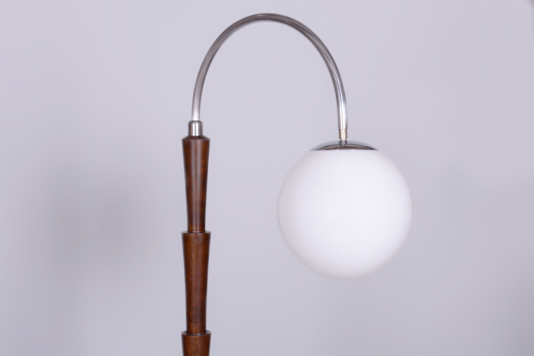 Lampadaire cubisme tchèque restauré, hêtre, acier chromé, Tchéquie, années 1920