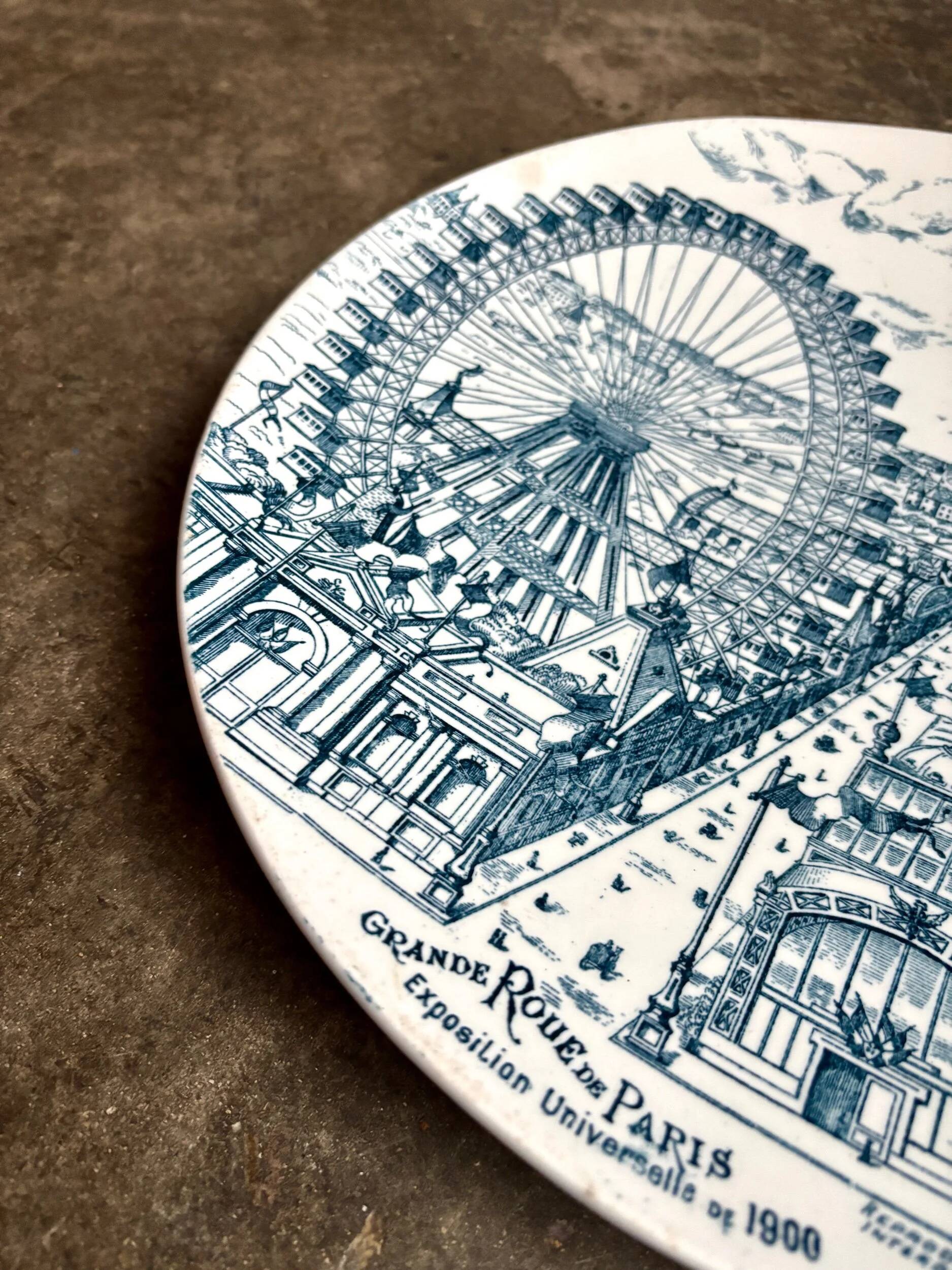 Plat "Exposition universelle" en faïence bleue n°2