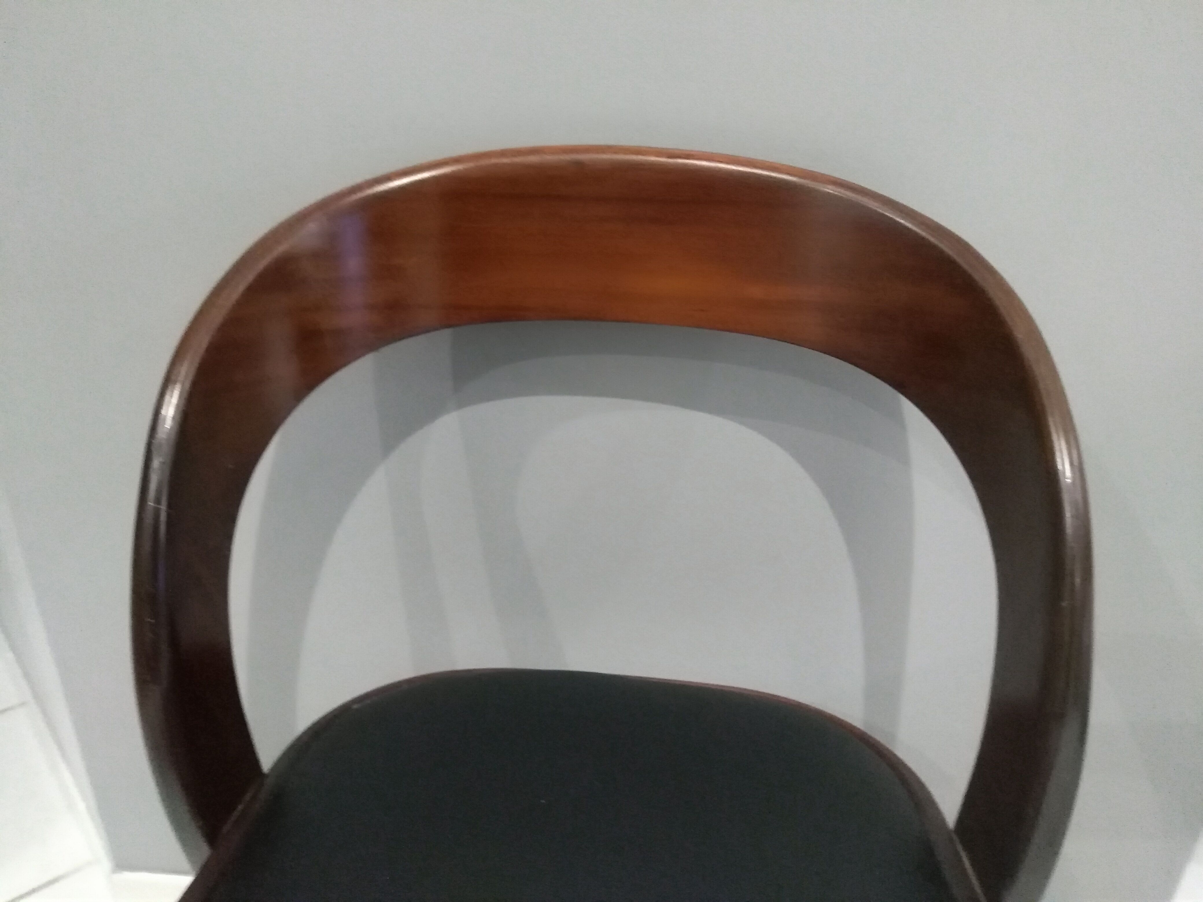 Suite de 4 Chaises a manger Baumann modèle " Gondole" années 1970