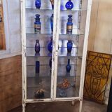 Vitrine médicale ancienne