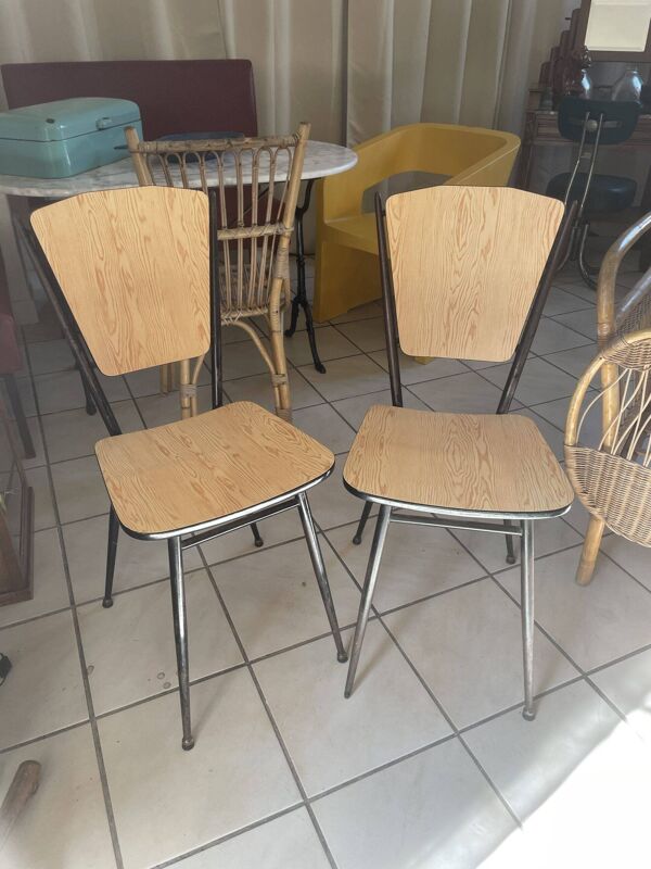 Paire de chaises en Formica effet bois