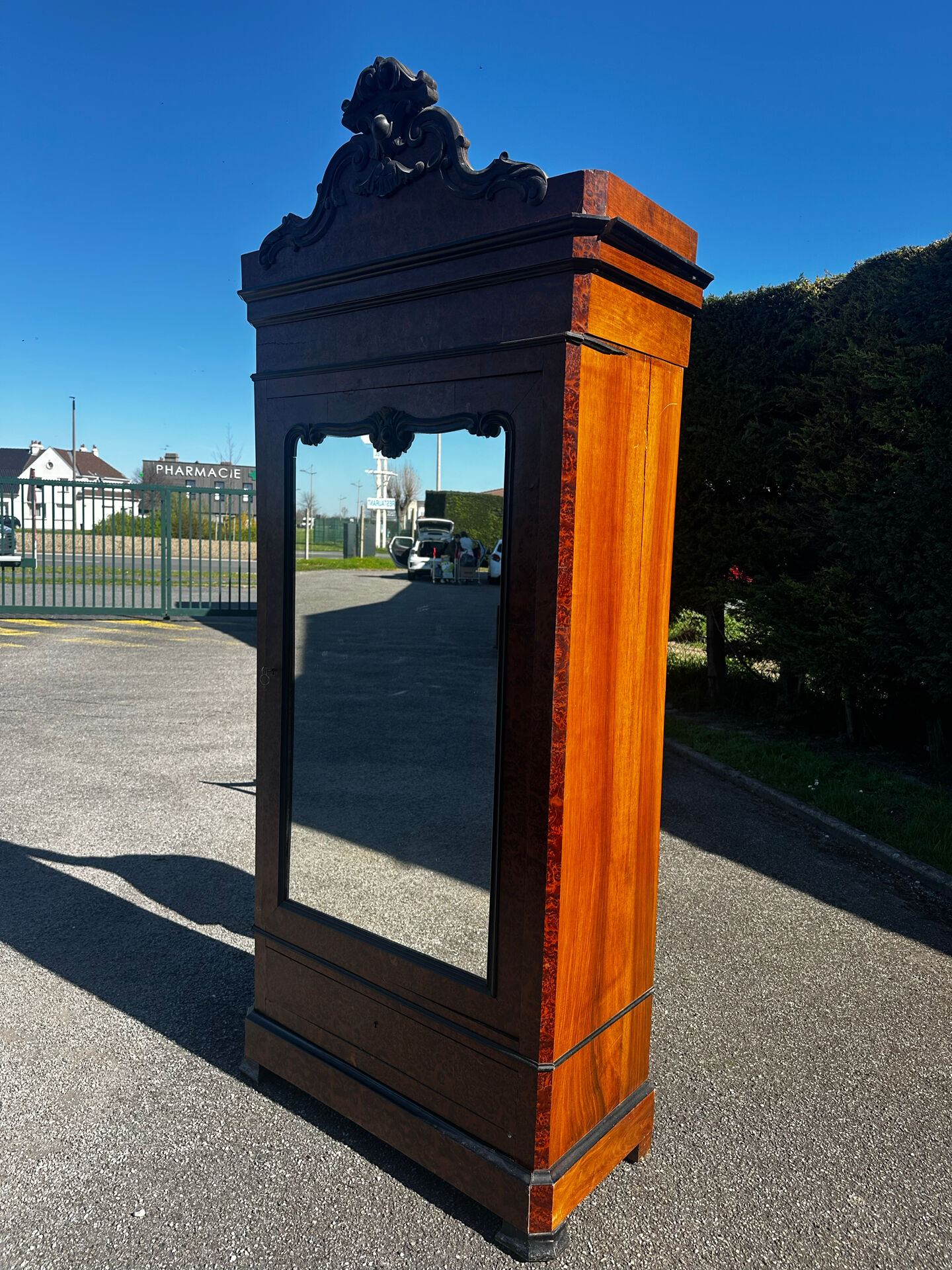 Armoire à glace Napoléon III en placage de loupe