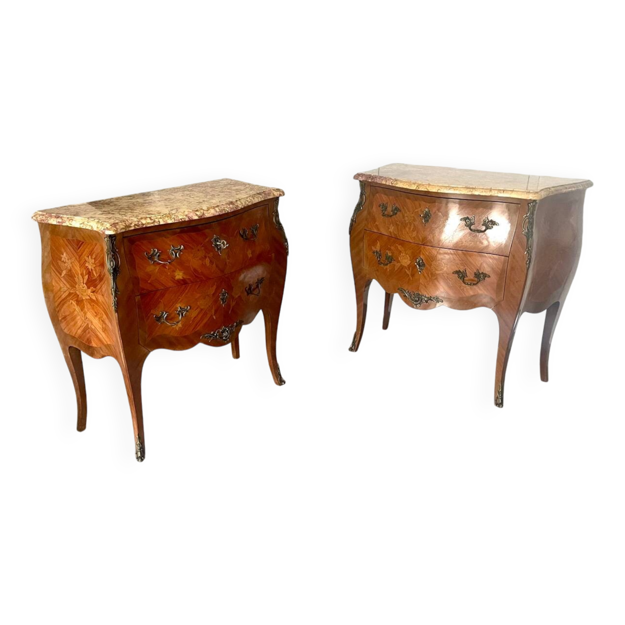 Pair of antique Louis XV chests of drawers in very good condition