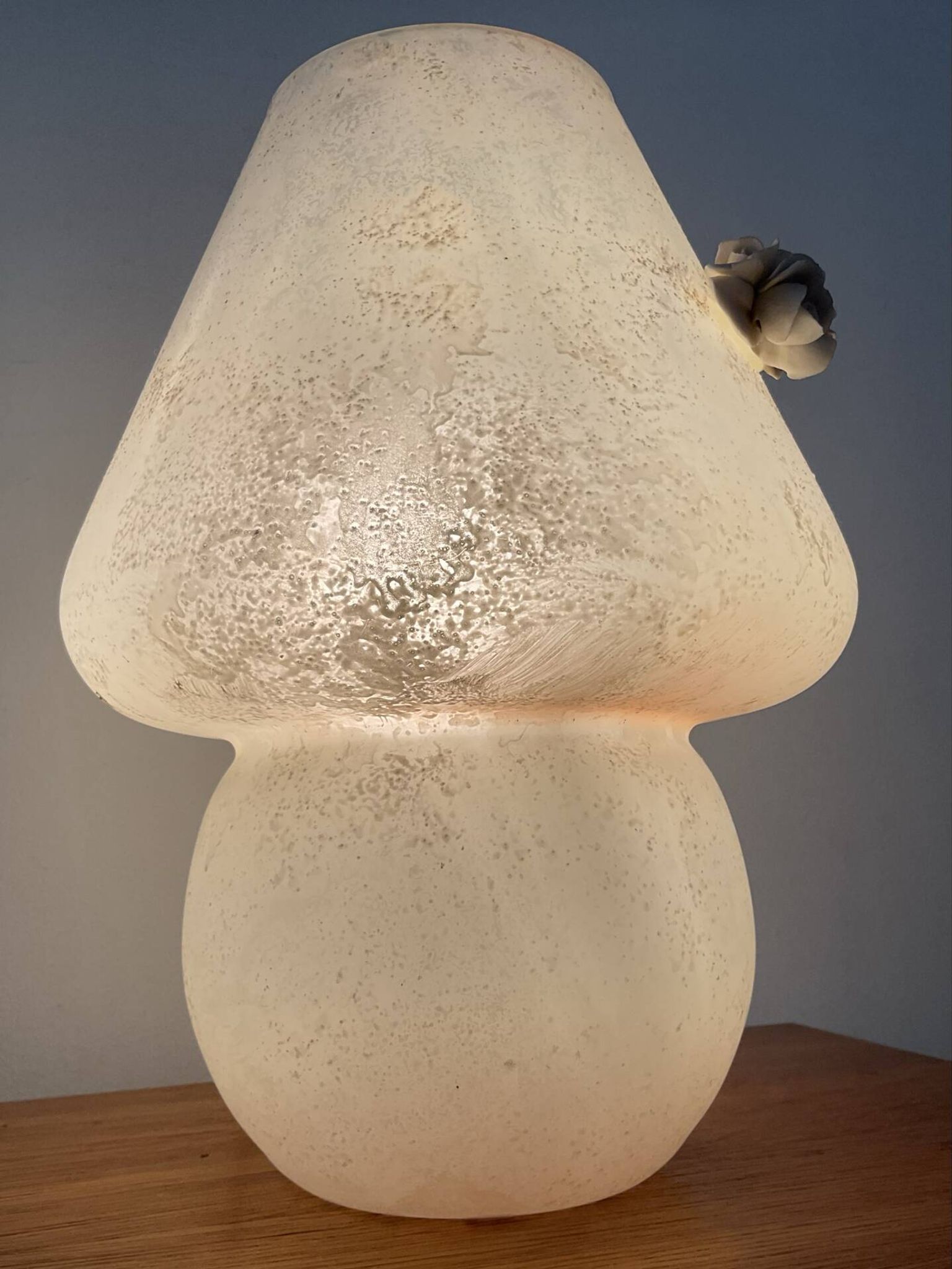 Mushroom lamp in Murano glass, made in the 60s-70s.