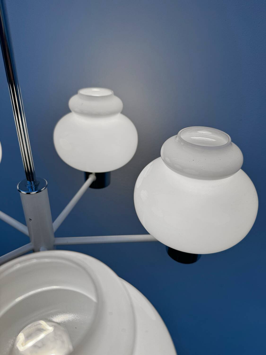 Lustre Space Age opaline chrome 1970s