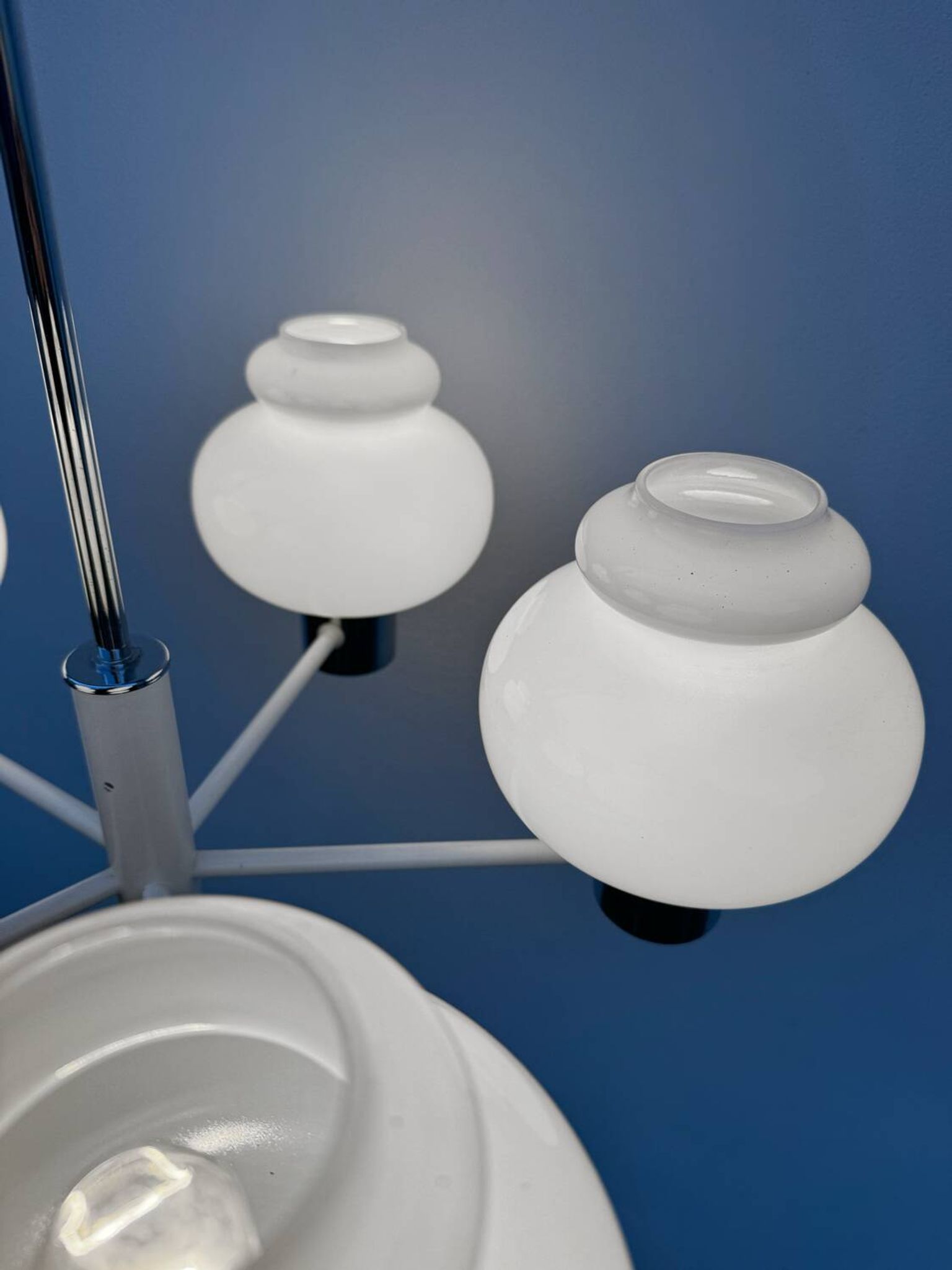 Lustre Space Age opaline chrome années 70