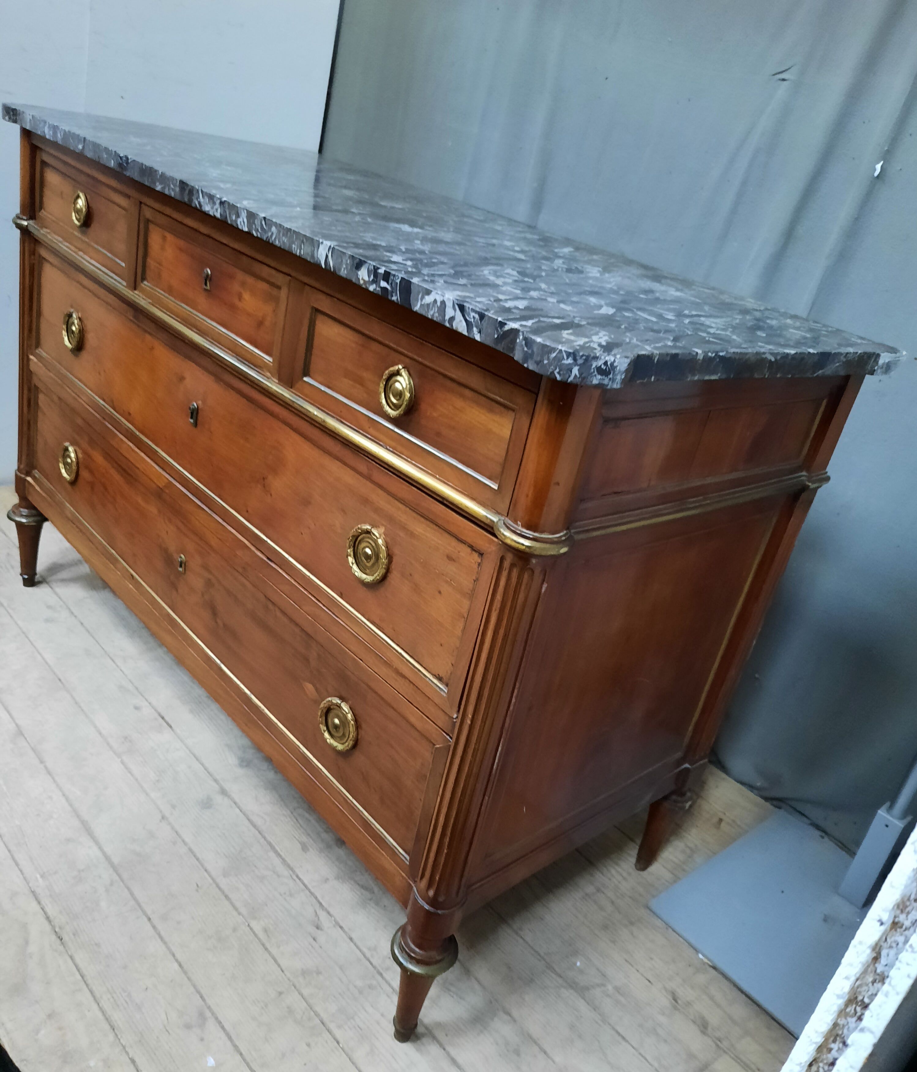 Commode Louis XVI en acajou