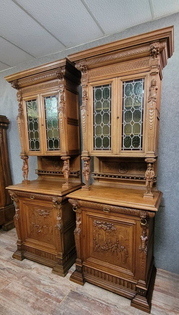 Rare paire de buffets deux corps de style Renaissance