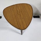 Tripod healer braun formica carries plant