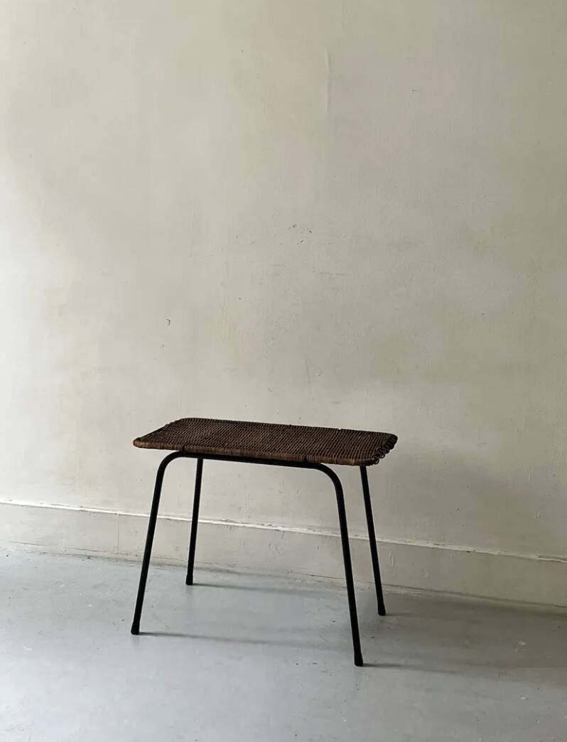 Vintage side table in black metal and wicker, 1950.