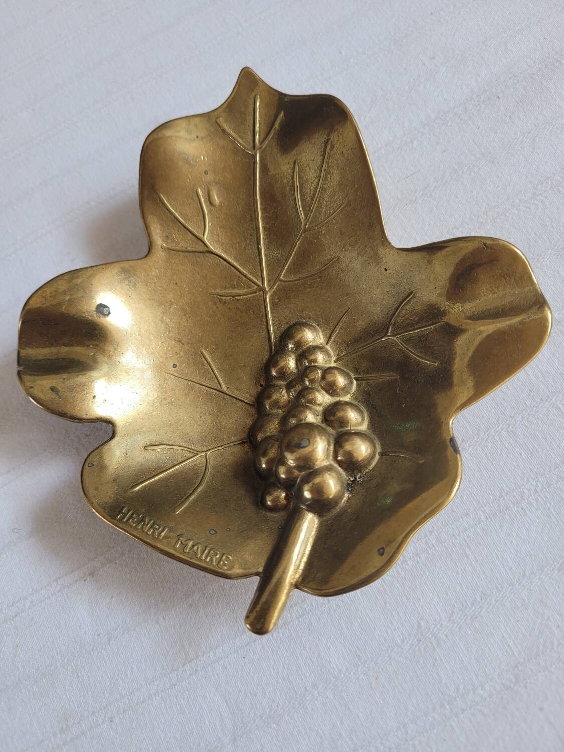 Ashtray or catch-all tray