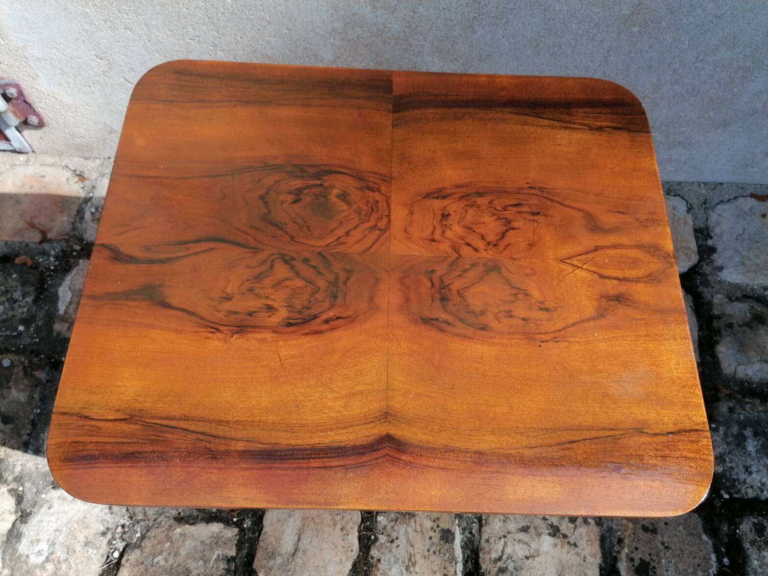 Art Deco style veneer wood coffee/side table.