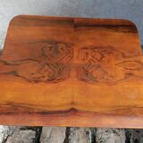 Table basse / d'appoint en bois de plaquage style Art Déco.