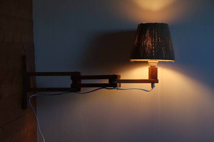 Wooden stem wall lamp