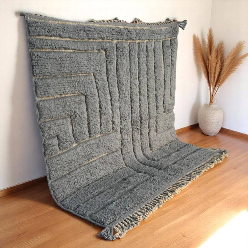 Light grey wool Berber rug size 150 x 250 cm