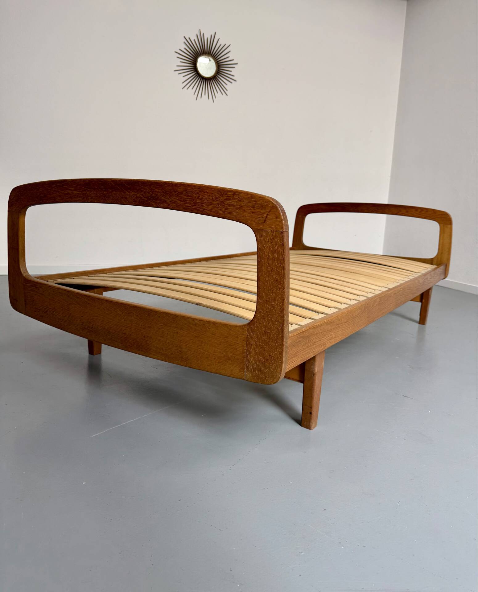 Ancien Lit daybed design Jacques Hauville pour BEMA 1950