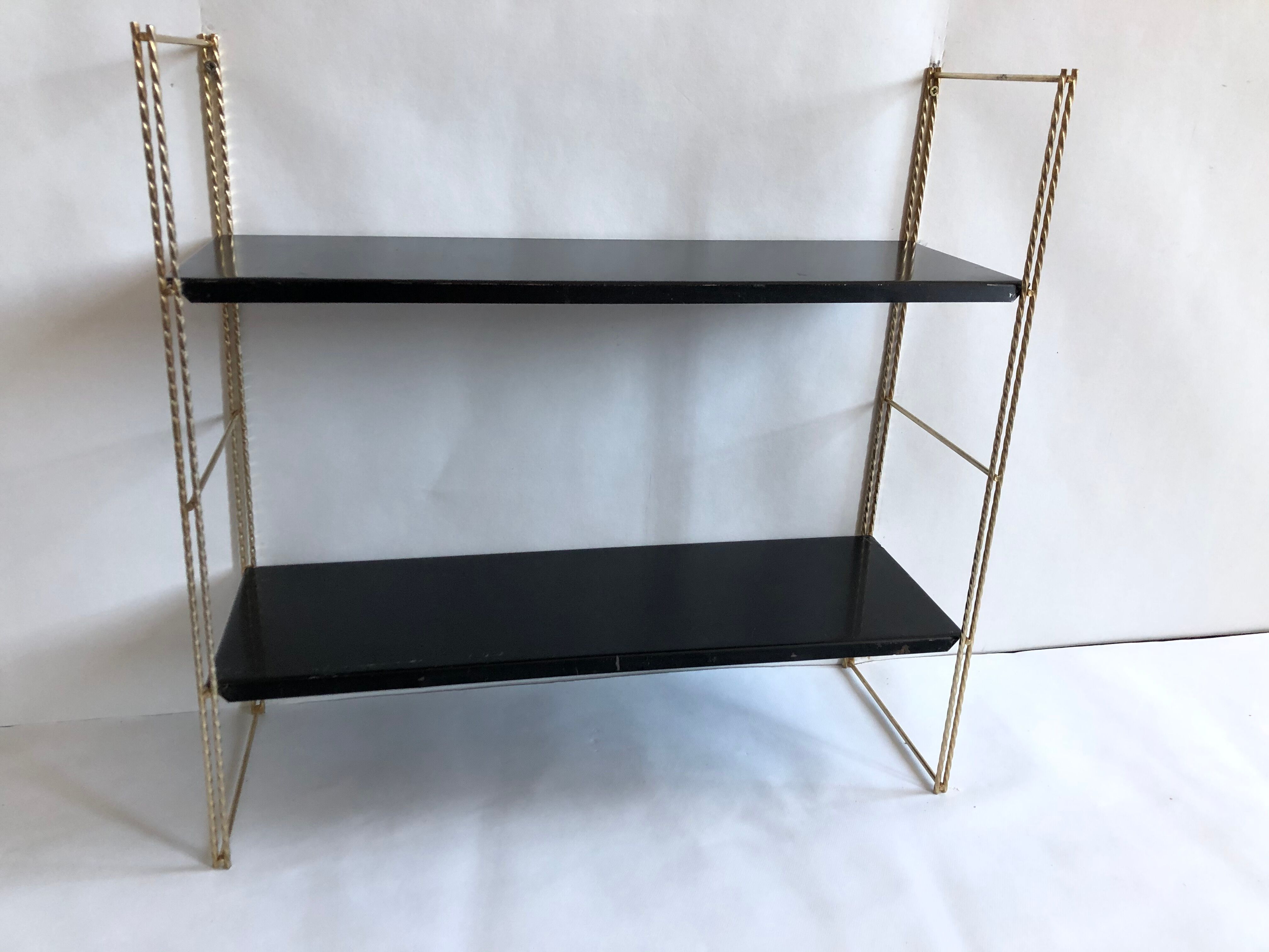 Étagère dorée création Mofp dorée et noire