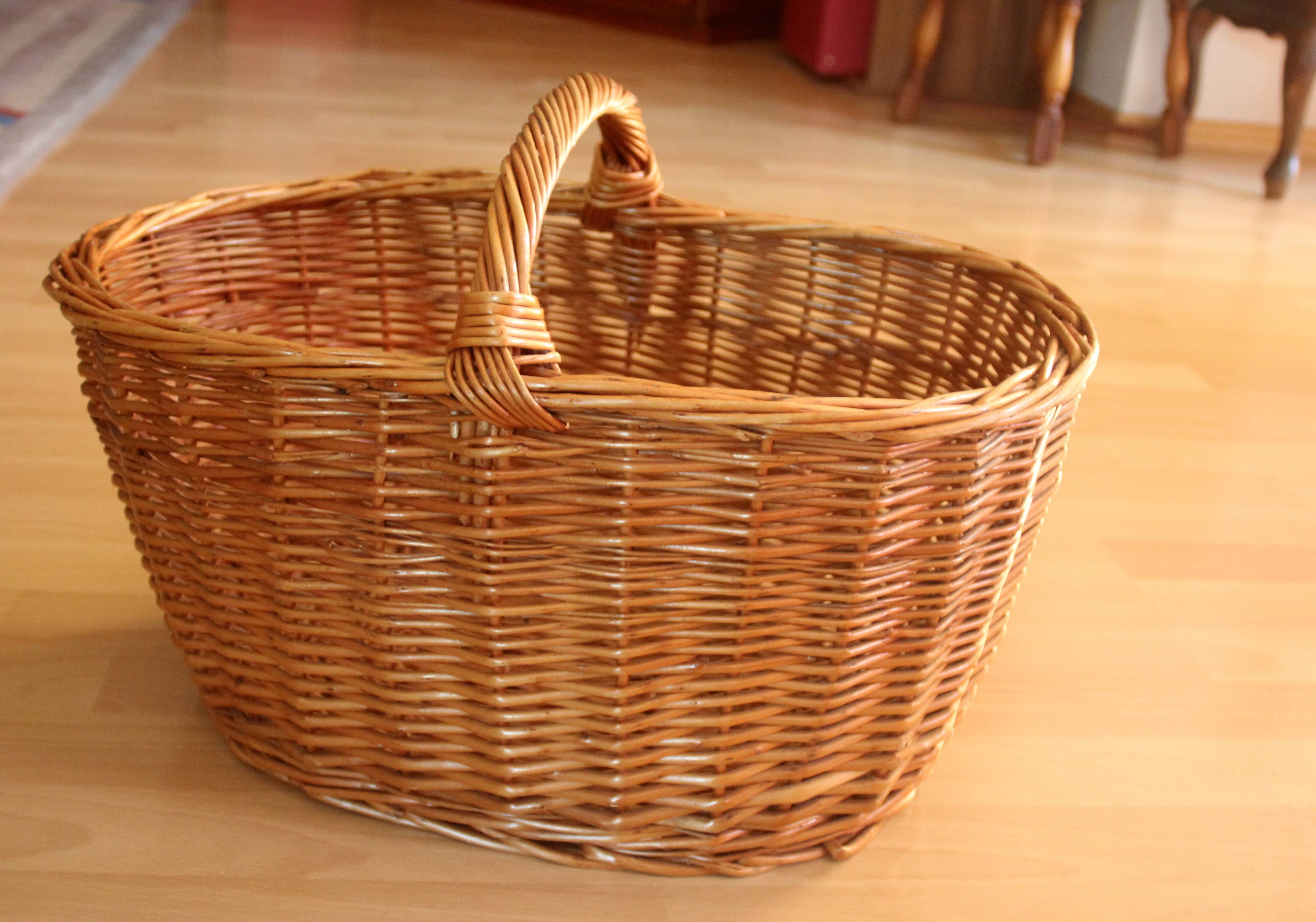 Panier en osier années 1980