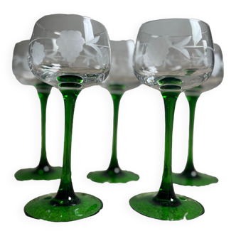 Set of 5 wine glasses with chiseled decoration