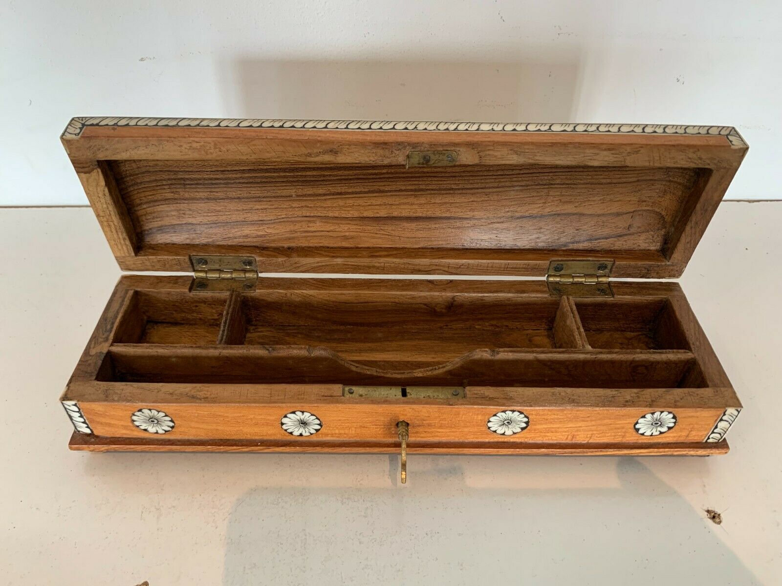 Natural wood plumier box decoration in inlay of bone marquetry