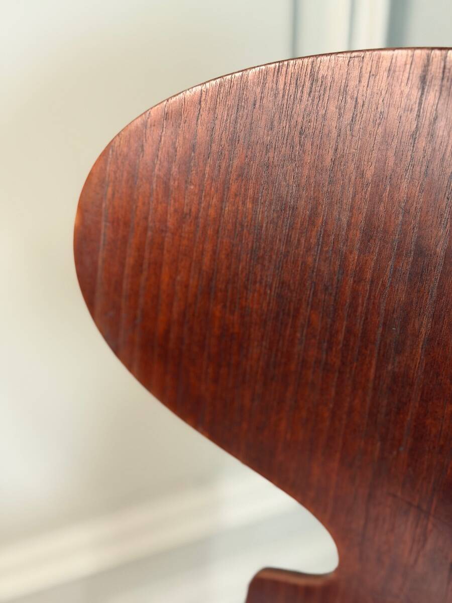 Arne Jacobsen for Fritz Hansen, "Ant" chair, model 3100, first version with three legs.