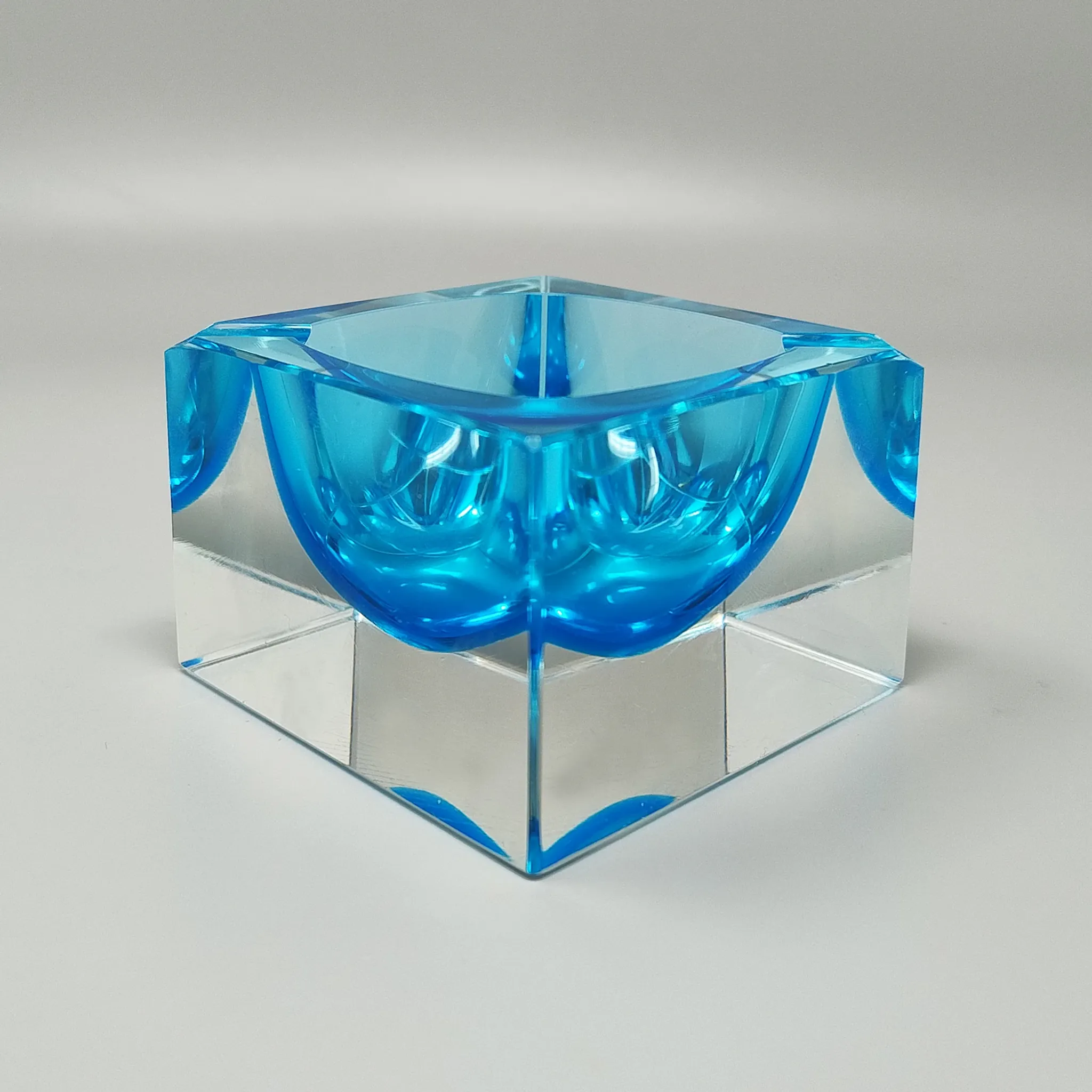 1960s stunning blue ashtray or catchall by Flavio Poli for Seguso. Made in Italy