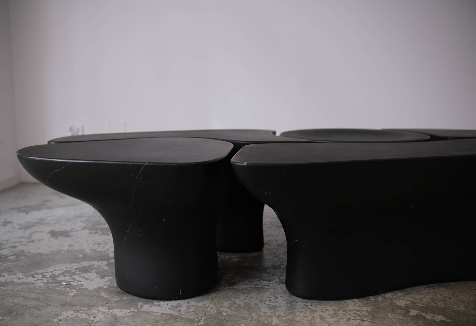 Marble coffee table - Aulyom Studio