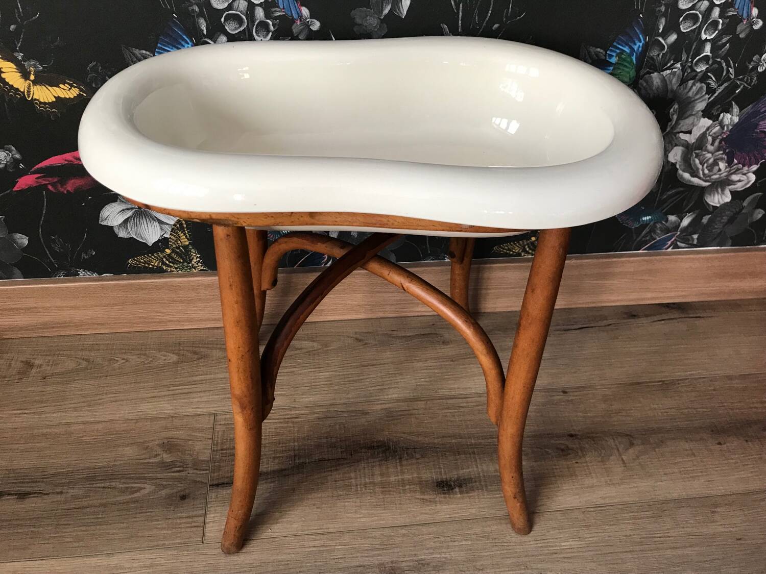 Old Longchamp curved wood bidet