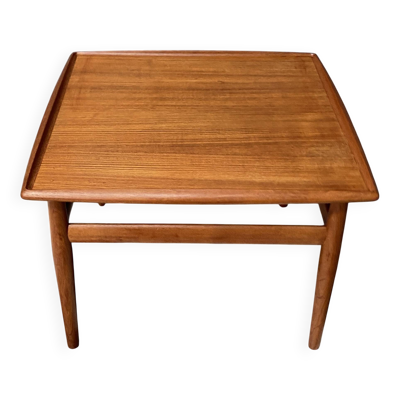 Table basse carrée en teck par Grete Jalk pour Glostrup Danemark années 1960.