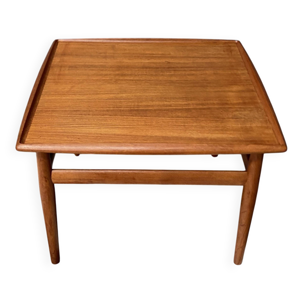 Table basse carrée en teck par Grete Jalk pour Glostrup Danemark années 1960.