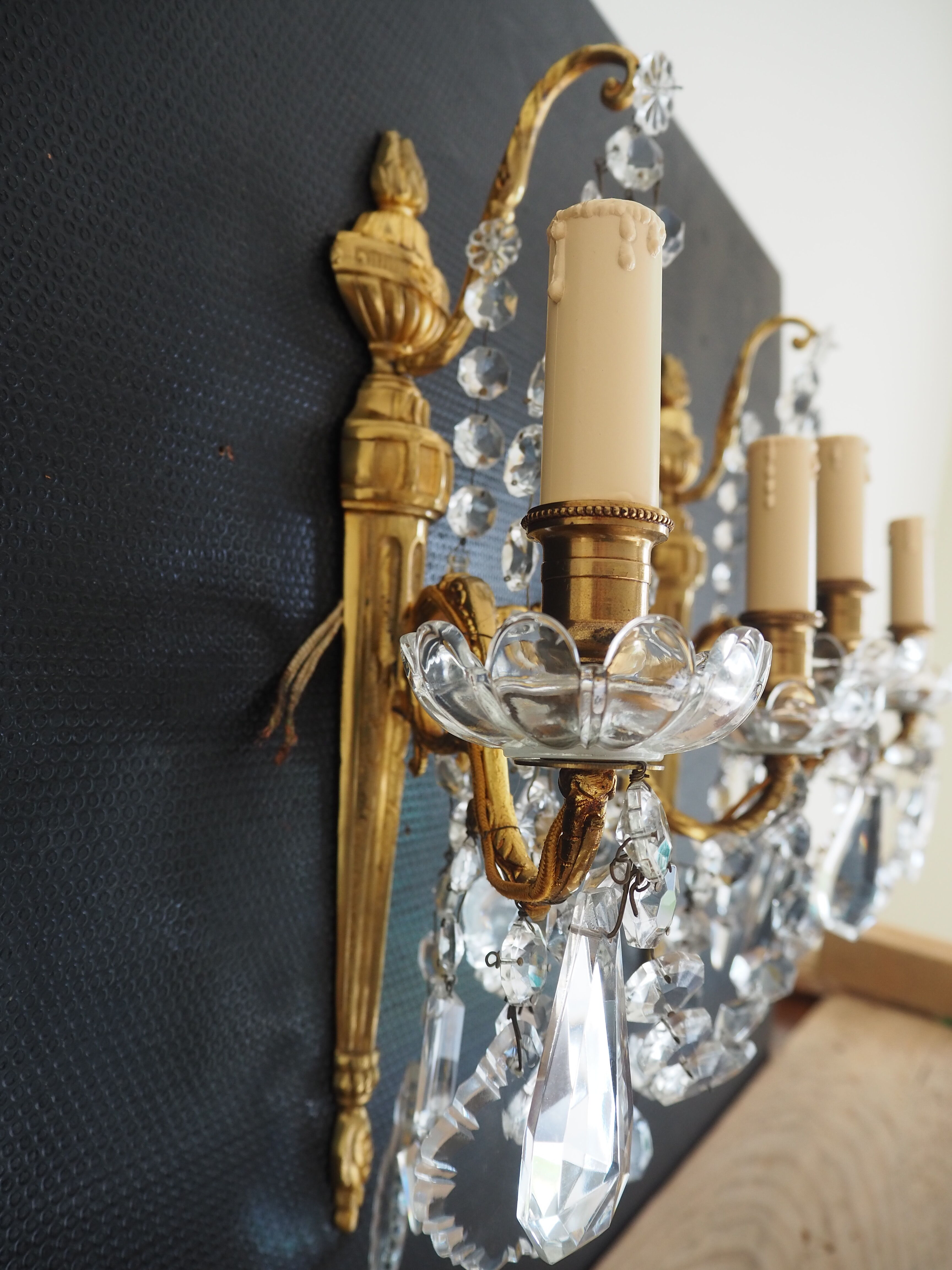 Pair of wall lamps two bronze lights with grapevines and crystal garlands – Louis XV style