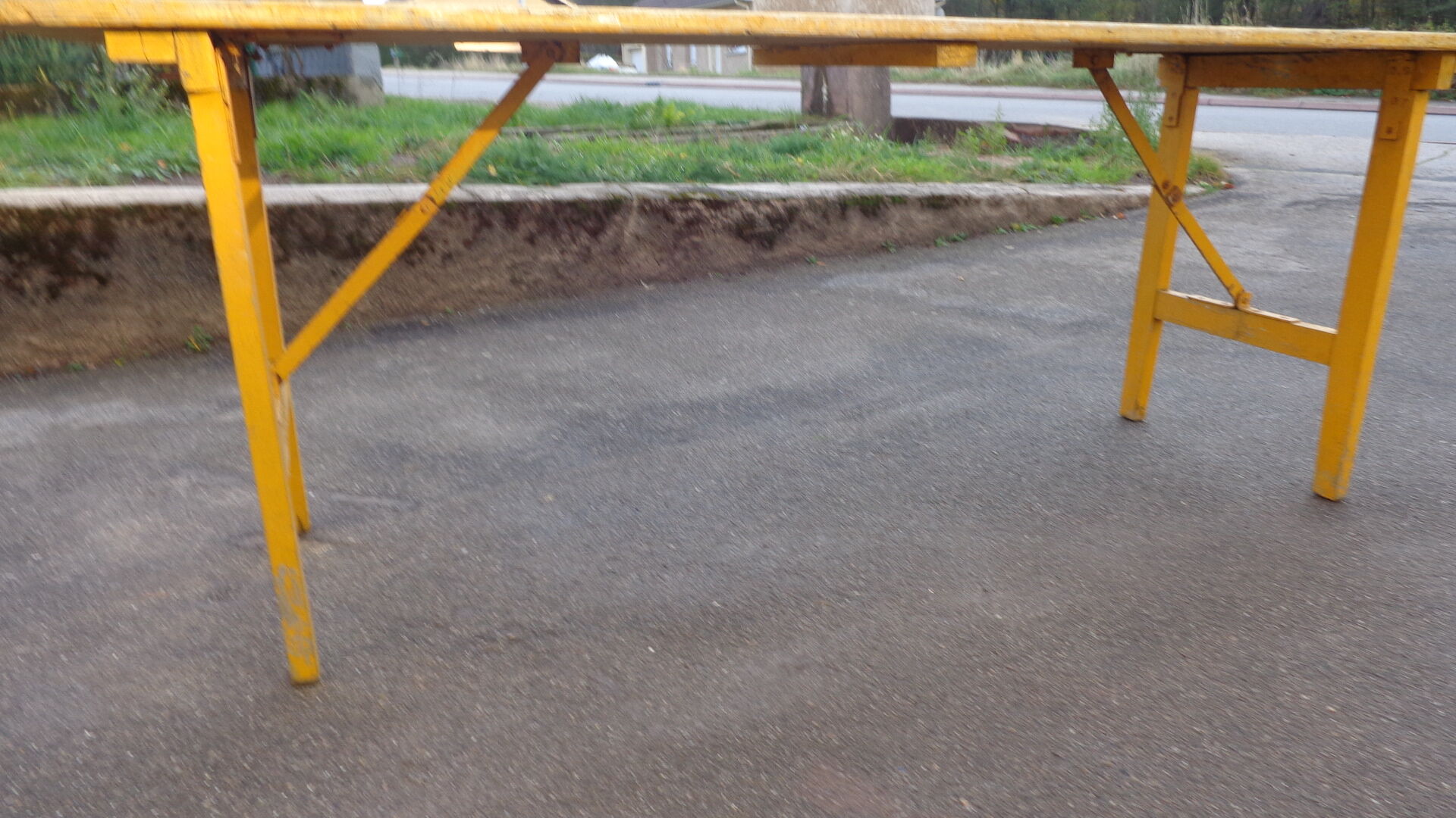 Brewery folding table