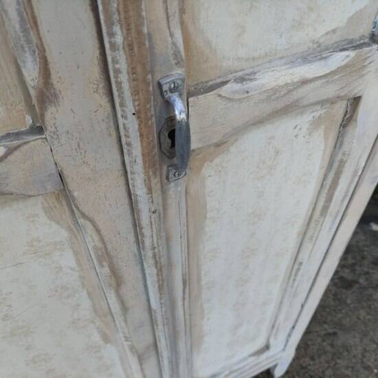 Small Parisian wardrobe