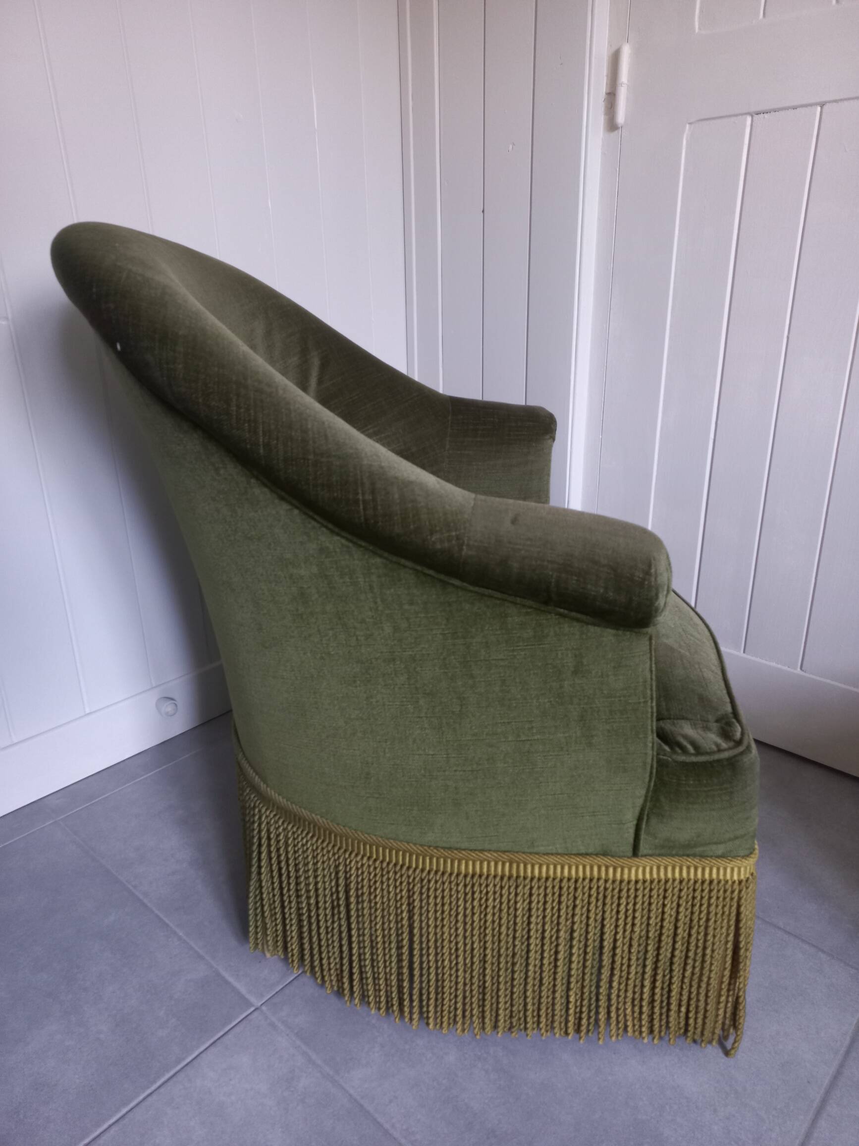 Green velvet toad armchair