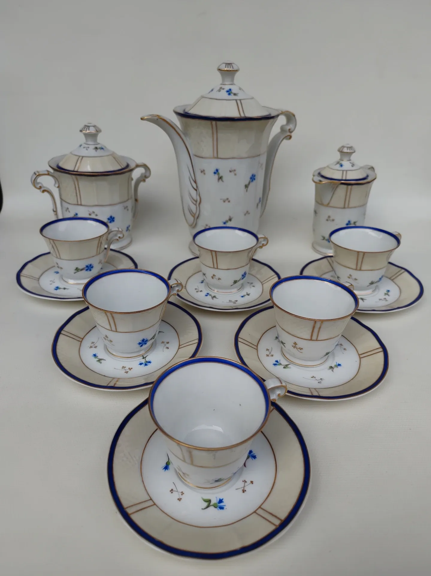 Coffee service in Limoges porcelain, by Bernardaud. 1930s.