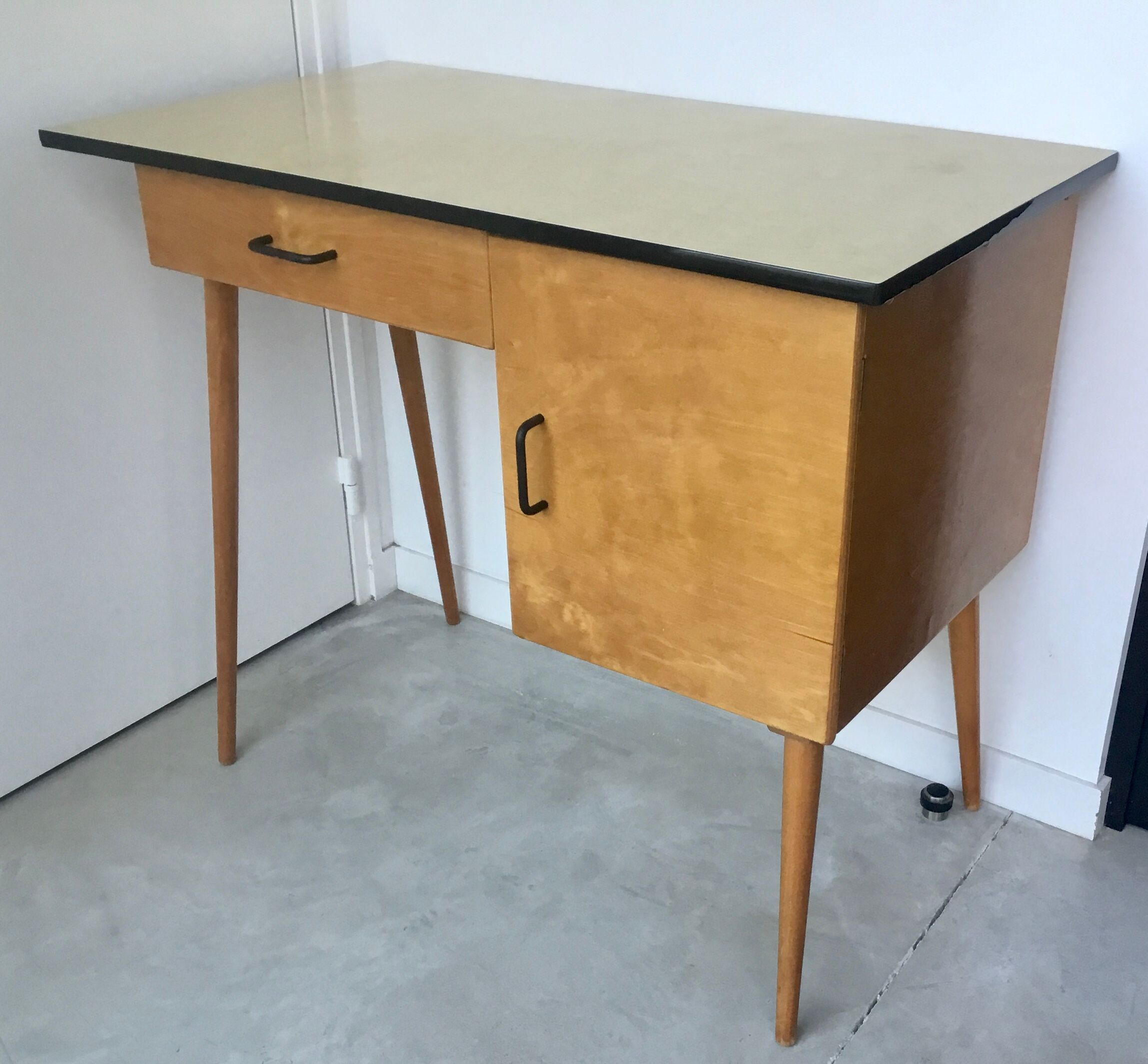 Bureau baumann vintage pieds fuselés - 1960