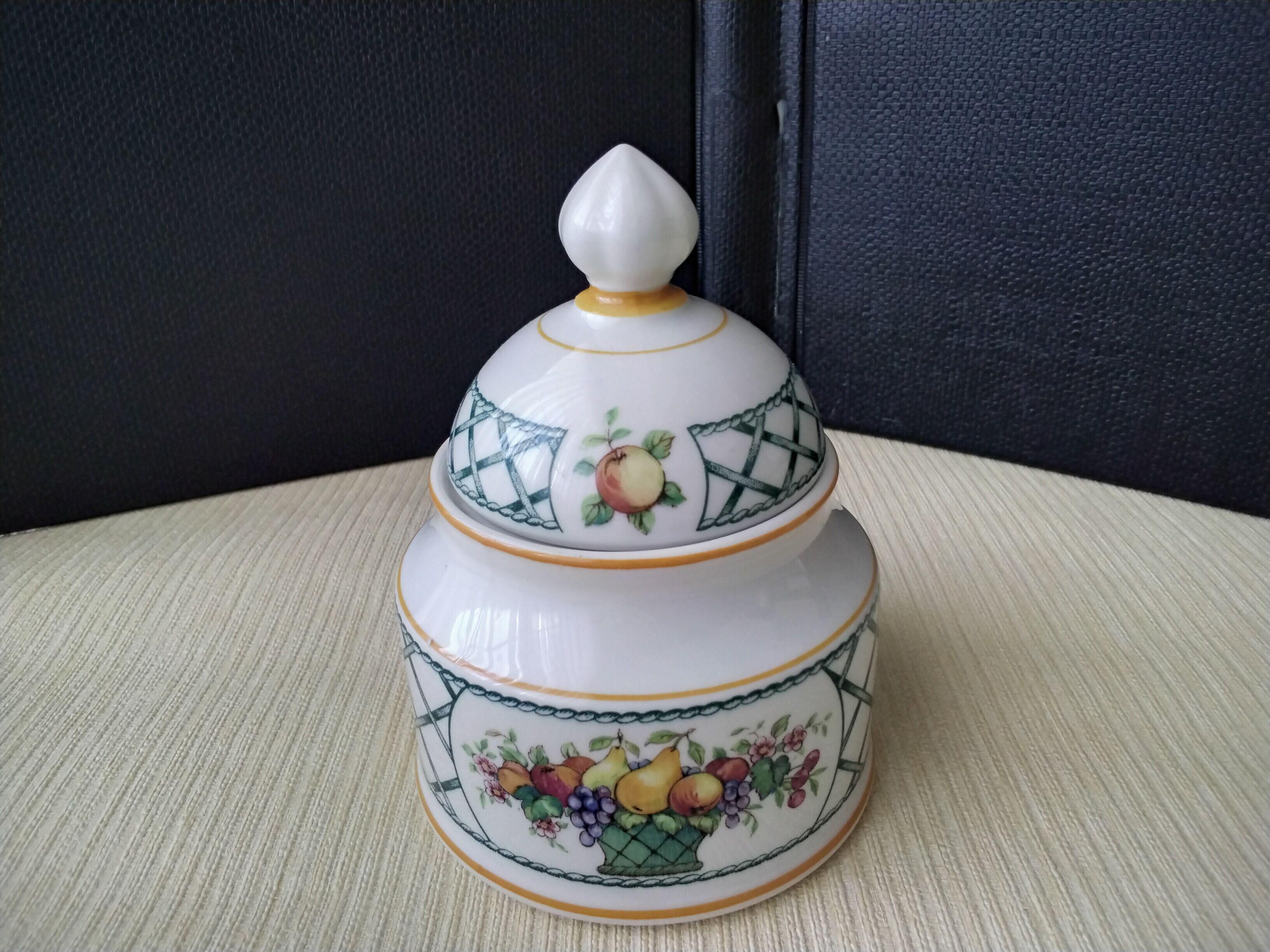 Glass sugar porcelain Villeroy Boch, model basket