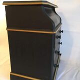 Jewelry box convenient shape