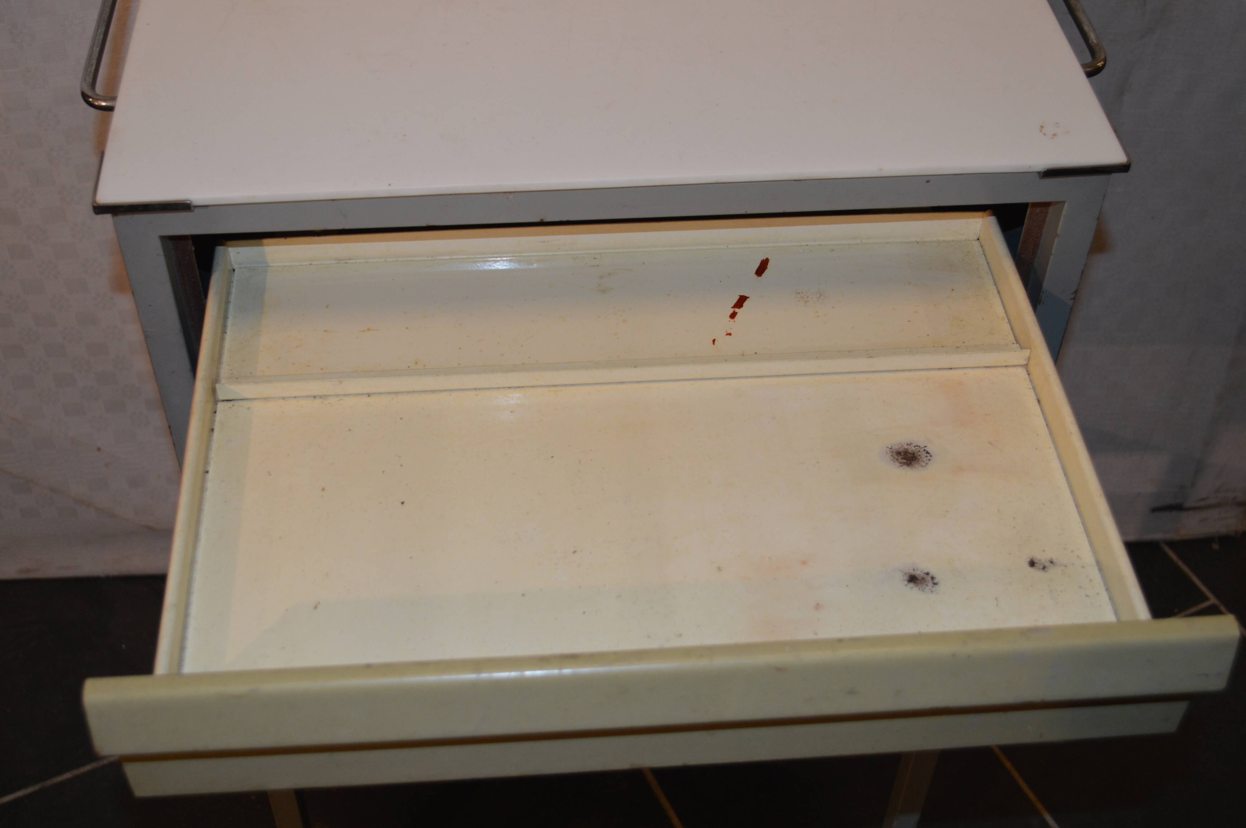 Former iron dentist service