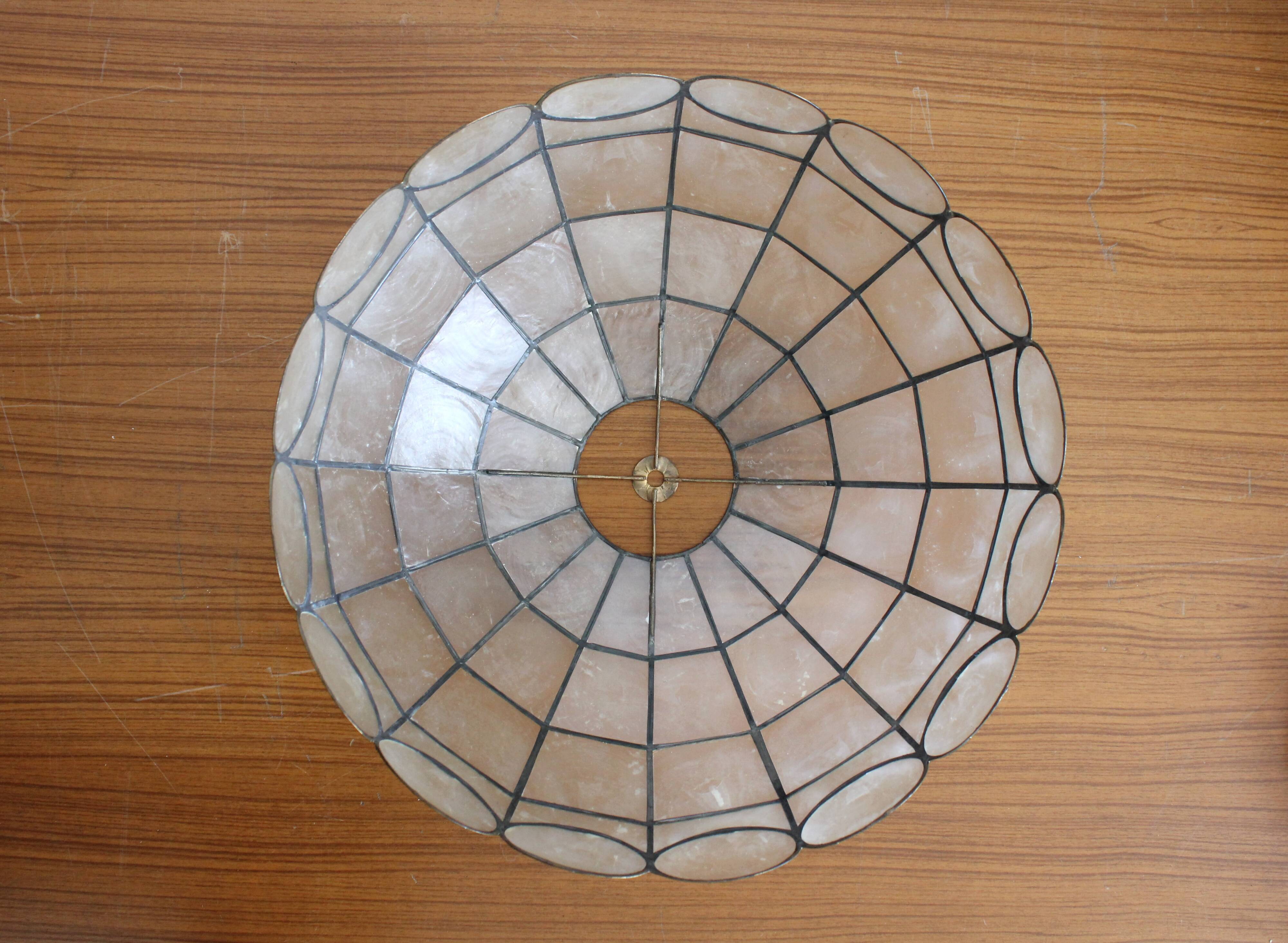 Chandelier pendant lamp in mother-of-pearl and vintage brass