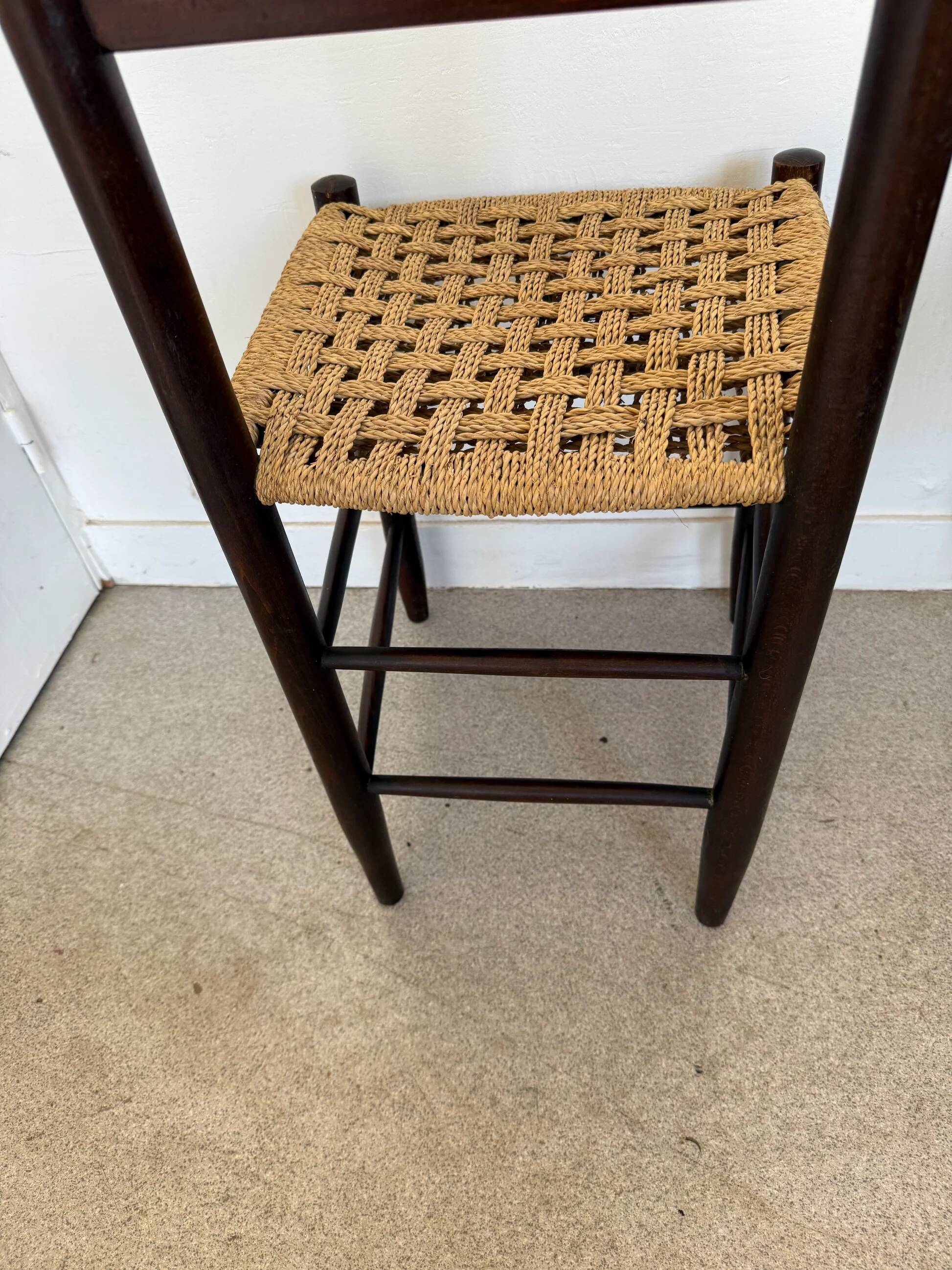 Chaise vintage en bois et paille tressée