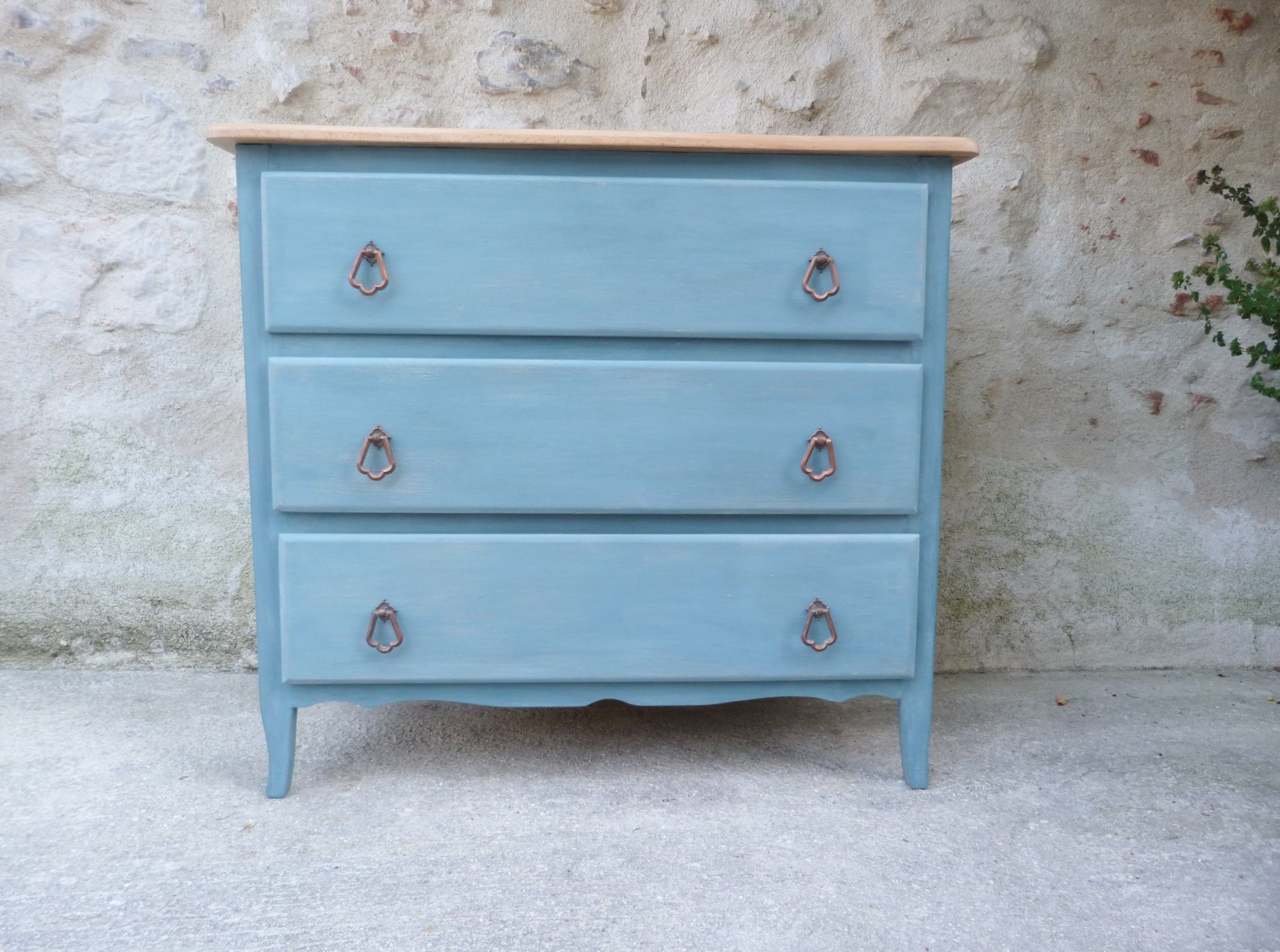 Patinated chest of drawers